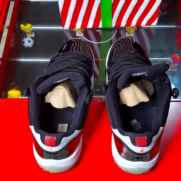 Air Jordan 11 (low) - Picture 4 of 11